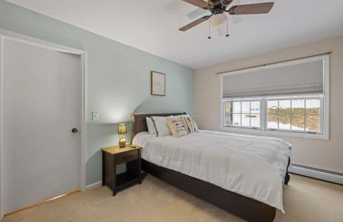 Tranquil 3BR Retreat Game Room Deck Beach Pass - Foto 16