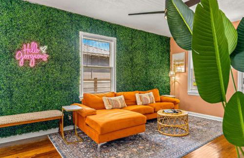 Sunny Citrus Escape Min to Midtown & Dog-Friendly - Foto 7