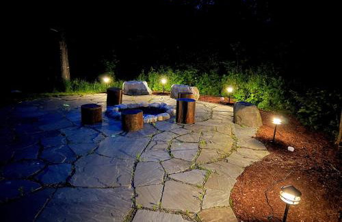 1800OR Unique 'yurt' home in Bretton Woods 1 mi to skiing firepit foosball beach Hot tub - Foto 32