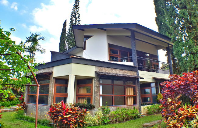 Villa 4-BR Klub Bunga No. 8 Batu Malang - Foto 19