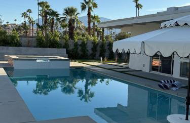 Aerhaus - Mid-Century Oasis - Foto 59