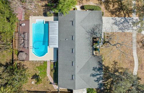 Spacious & Amazing Home w Big Pool and Patio - Photo 48