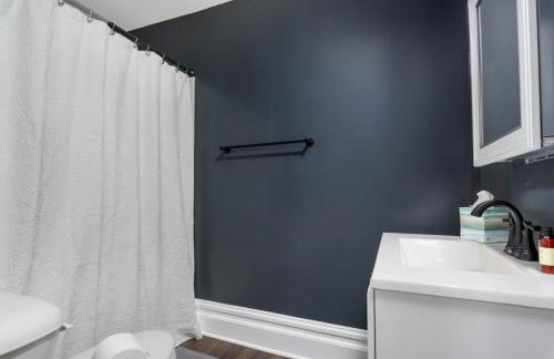 Flats on Front - Riverfront Gem Fast Wi-Fi 2F - Foto 9