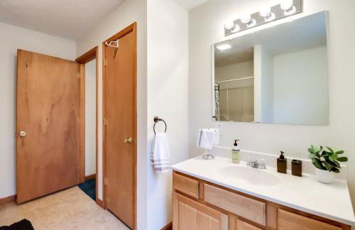 Private Hot Tub and Lake Access Poconos Escape! - Foto 19