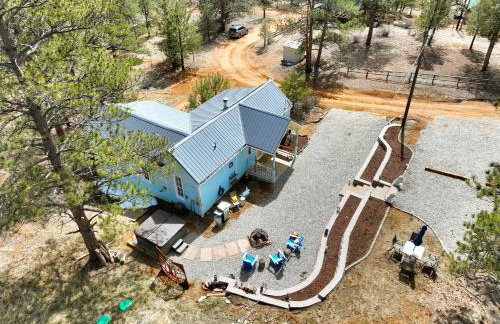 Timeless Pineview Cottage Hot Tub & Pet Friendly - Photo 44