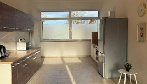 T&K Apartments - Comfortable 4 and 5 room Apartments - 20min Fair Messe CGN - Photo 3, stove