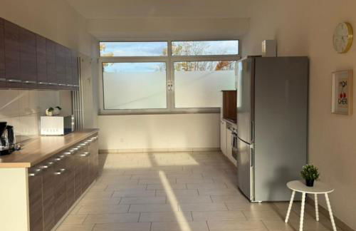 T&K Apartments - Comfortable 4 and 5 room Apartments - 20min Fair Messe CGN - Photo 3