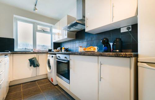 2BR w Balcony Swiss Cottage Near Central London - Foto 12