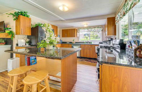 7 Mi to Volcanoes NP Serene Cottage with Deck! - Photo 9