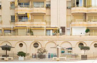 Familiar frente al Mediterráneo Piscina, parking - Photo 2