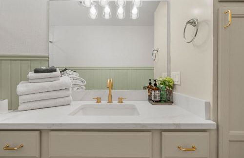 Luxe 4BR 2BTH l Pool & Grill l Central Location l Mountain View l Family Vacation l RV Site - Foto 20