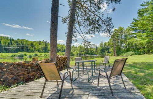 Spacious Winter Retreat with River Access and Kayaks! - Foto 39