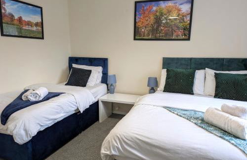 Tempting Telford 4 bed house - Photo 2