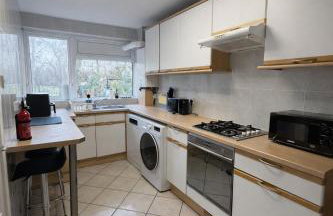 Cosy 2-Bed Flat in the Heart of Prestwich Village - Foto 8