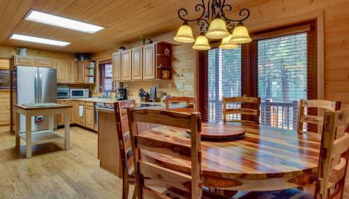 Hike, Fish and Relax Fireside! Forest Lakes Cabin - Foto 2