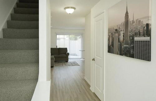 Spacious 2BR Townhouse - 3 Queens - Sleeps 8 - Foto 21