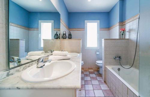 Villa Angela Flores by Villa Plus - Photo 12