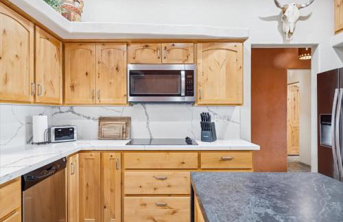 Dutchman Copper Ranch - Rooftop patio, Heated pool, Mtn Views, Waterslide - Foto 45