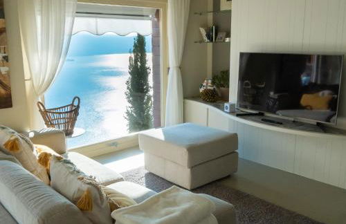 EnjoyIseoLake - Colosseo with wonderful lake view and swimming pool - Photo 1