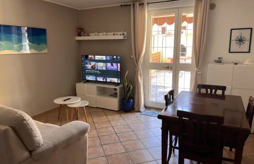 Un passo dal Mare - 50m from the Sea, with Garden, AC & WiFi - Foto 8