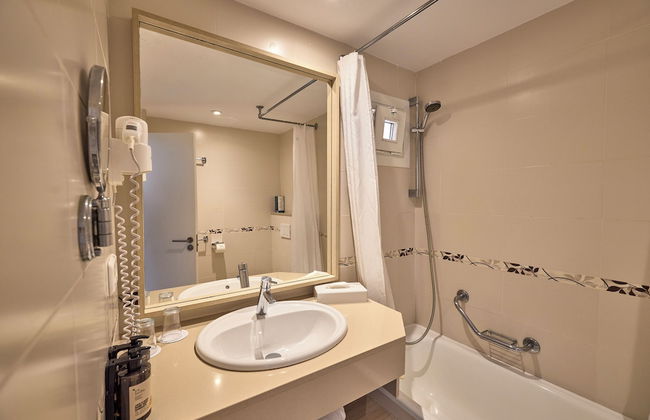 Universal Aparthotel Don Camilo - Photo 28