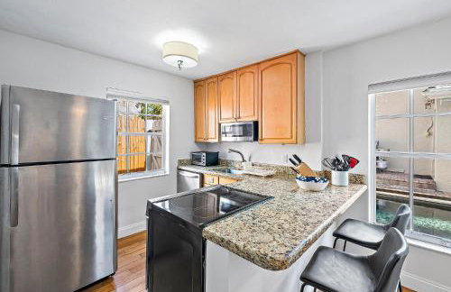 The White Flamingo - Tropical Pool Escape with Guest Cabana - Foto 18