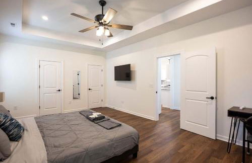 4 Min to Downtown - En-Suite Bath - Washer and Dryer - Foto 19