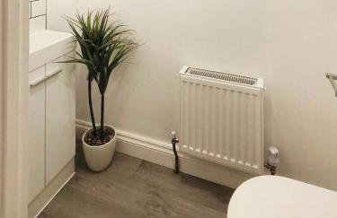 Stylish 2-Bed Home Near A11 - Foto 34