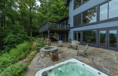 Blue Ridge Bliss Gorgeous home with hot tub & stunning views - Foto 26