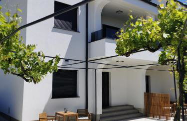 Apartment & Room Aleksandra - Photo 1