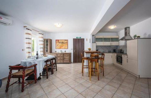 Gorgeous Home In Buje With Kitchen - Foto 17