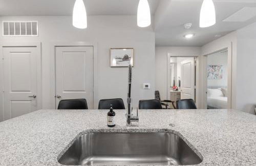 Modern 2BR Poolside Patio Suite in North Austin - Foto 7