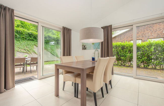 Modern Bungalow With Washer - Photo 24