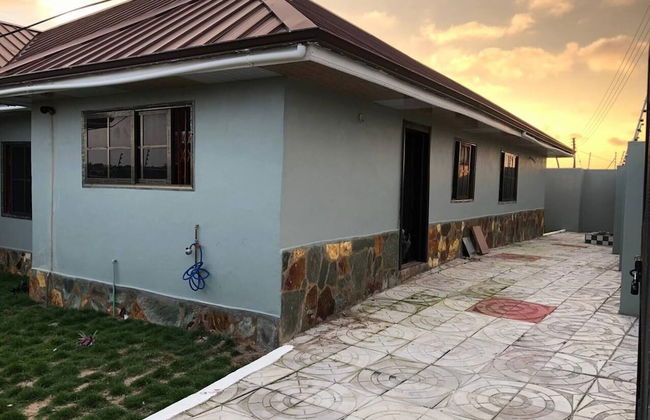 Charming 4-bed House in Kokrobite - Photo 18