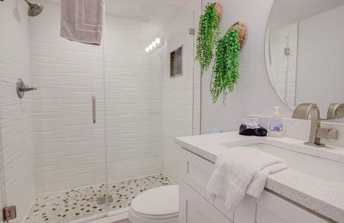 Beautiful Ocean Side 2 Bedroom Condo with Pool - Foto 57