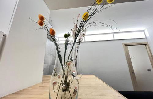 "R&P apartment", short term stay, elegant design, Bisceglie metro station, easy for San Siro and Fiera Milano, free parking - Foto 10