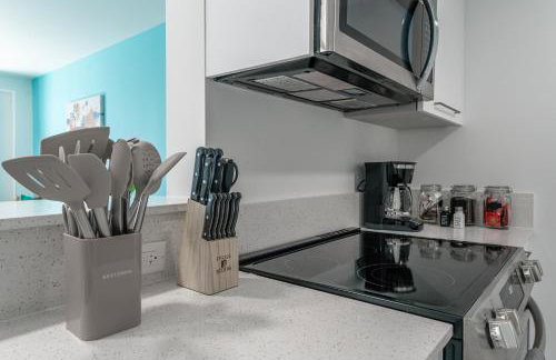 Resort-Style 1 Bed Condo with Pool Parking Rooftop & Gym - Foto 18