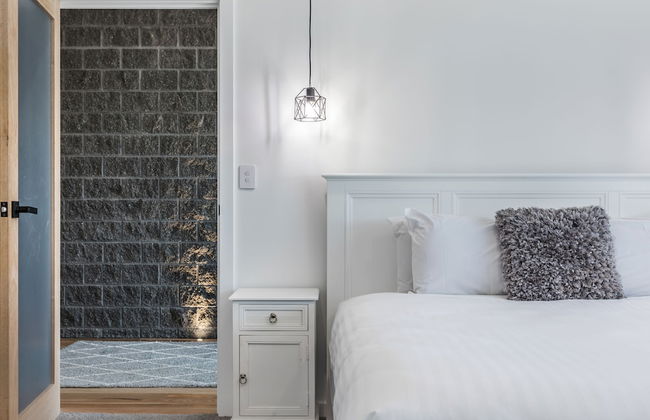 Luxe Home by the BnB Collection - Photo 2