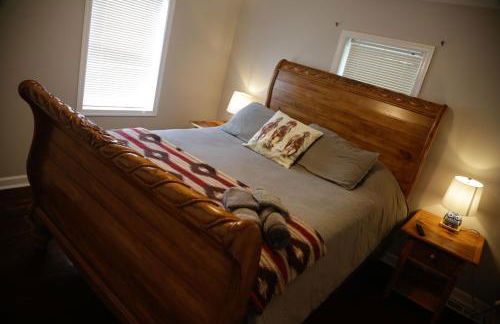 1939 Four Bed Rustic Escape by Casino - Foto 71