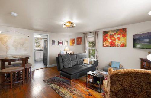 Charming and Cozy Private Home Walking Distance to Downtown - Foto 13