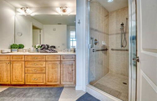 Vista Del Mar at Cape Harbour Marina, 10th Floor Luxury Condo, King Bed, Views! - Foto 20