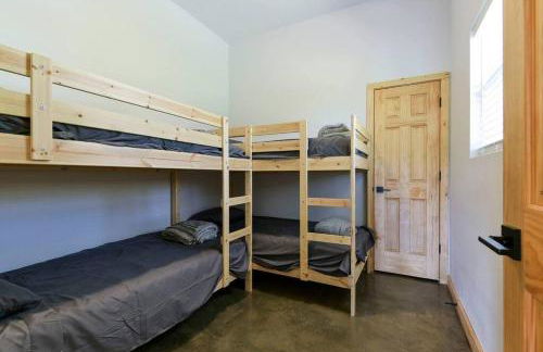 Table Rock Lakefront on 2 Acres with firepit - Foto 37