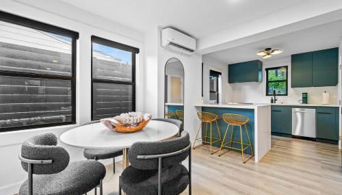 Hacienda Flamingo Unit 3 - Modern 1BR Hideaway with Double Queen Beds - Foto 4