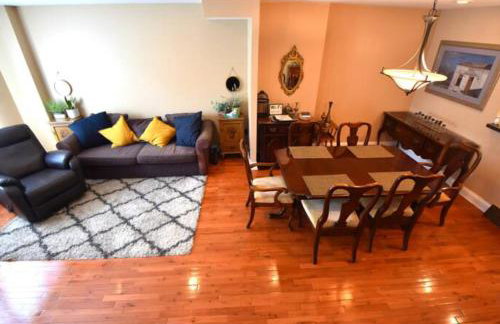 Tuscany 2900 - Classic Italian Style 3BR w Parking near Airport - Foto 1