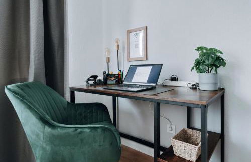 NASA Homes ruhiges Apartment WLAN Arbeitsplatz Balkon Hotelbetten - Foto 8