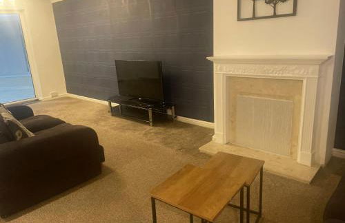 4 Bedroom House - Sleeps 6 - Garden Bbq Parking - Foto 18