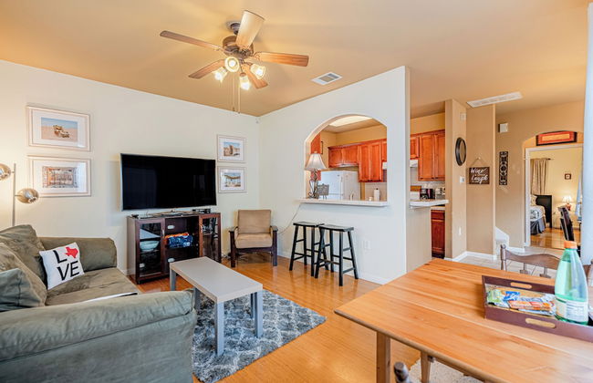 Quiet 2 Story Walkable to East Side Eateries - Foto 1