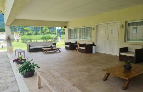 Apto 2 ambientes 1 quarto e a sala Cond Reserva do Sahy - Foto 14