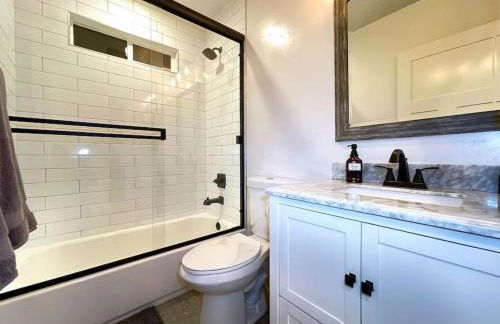 King Bed-Private Yard-Driveway Parking - Photo 22