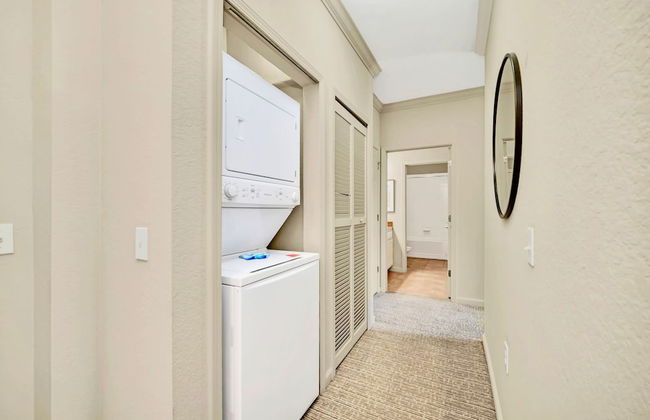 3BR Condo - Near Disney Balcony Pool Hot tub - Foto 16